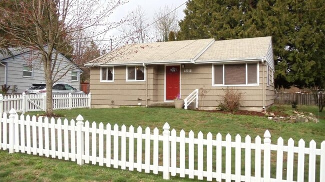 6519 191st St SW in Lynnwood, WA - Foto de edificio - Building Photo