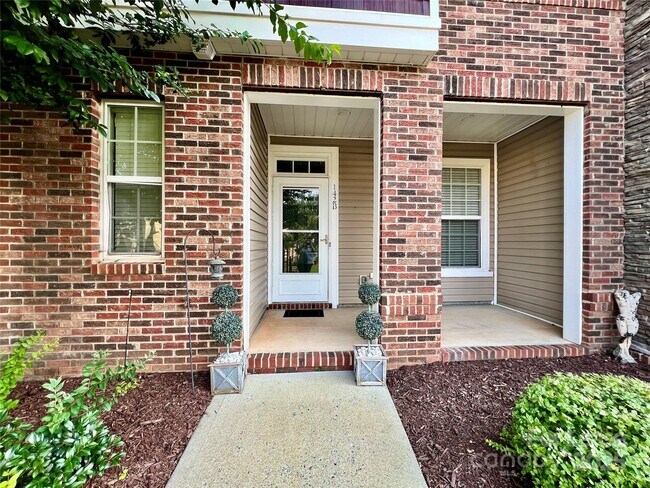 142 Silverspring Pl in Mooresville, NC - Building Photo - Building Photo