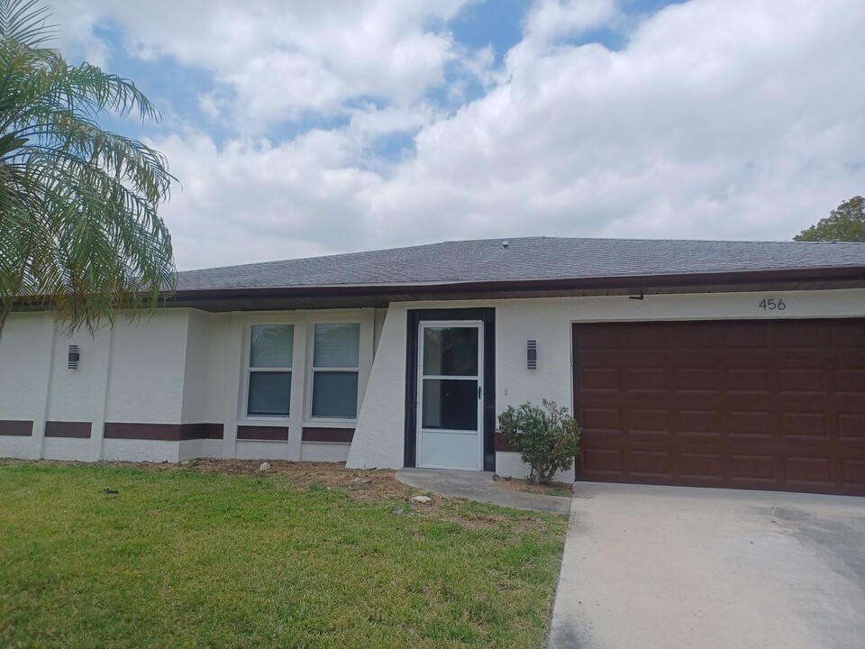456 SE 17th Ave in Cape Coral, FL - Foto de edificio
