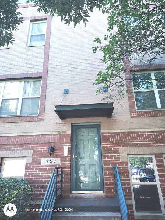 2367 E 70th Pl in Chicago, IL - Building Photo