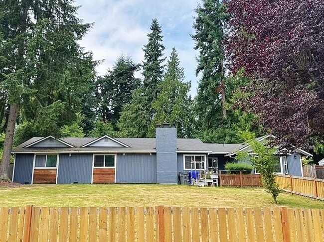 4529 Crescent Ave in Everett, WA - Building Photo - Building Photo