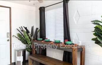 1227 N Belvedere Ave in Tucson, AZ - Building Photo - Building Photo