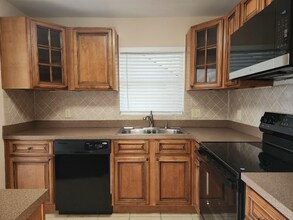 3211 20th Ave W in Bradenton, FL - Foto de edificio - Building Photo