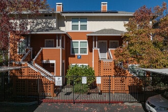 Sunset Creek Apartments in Fairfield, CA - Foto de edificio - Building Photo
