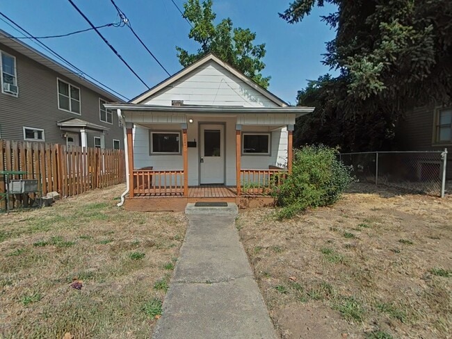 515 NW Polk Ave