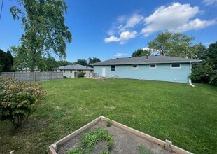 1503 Bunn St in Bloomington, IL - Building Photo - Building Photo