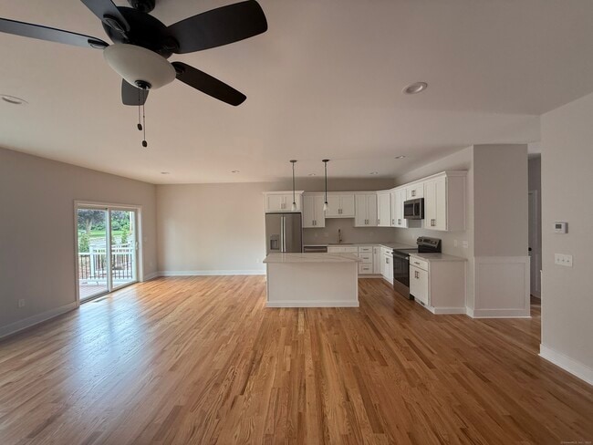 property at 7 Chatsworth Ct
