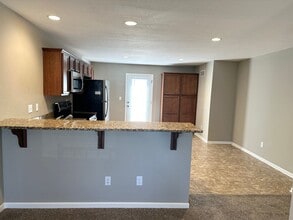 8221 SE Maple Ct in Blue Springs, MO - Building Photo - Building Photo