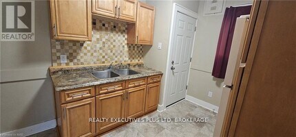 4865 Simcoe St in Niagara Falls, ON - Building Photo - Building Photo