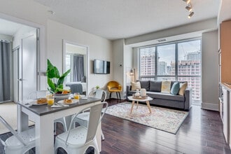 315 Front St W, Unit SI ID1377122P in Toronto, ON - Building Photo - Building Photo