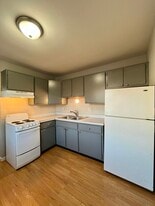 1750 St Johns Blvd in Lincoln Park, MI - Building Photo