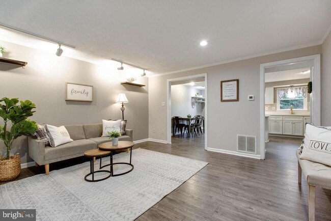 5420 King Arthur Cir