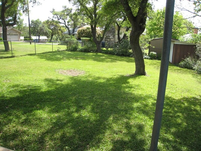 1129 Nancy Beth Dr in Kerrville, TX - Building Photo - Building Photo