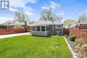 446 St John St in Windsor, ON - Building Photo - Building Photo
