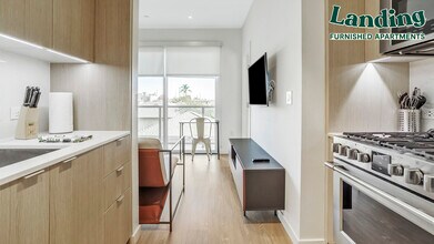 8820 Belford Ave-Unit -2182.1291261 in Los Angeles, CA - Foto de edificio - Building Photo