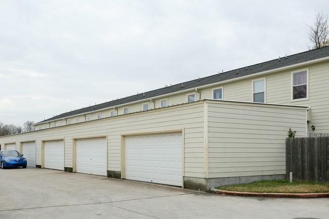 Shaver Landing in Pasadena, TX - Foto de edificio - Building Photo