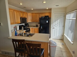 1372 Alpine Way in Provo, UT - Foto de edificio - Building Photo