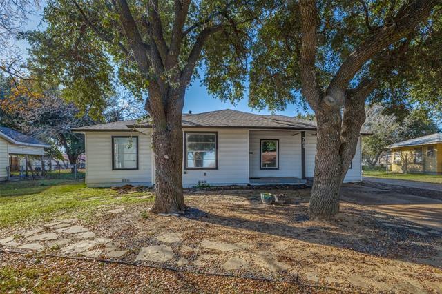 705 S Church St in Ferris, TX - Building Photo