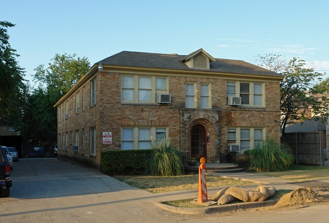 5900 Oram St in Dallas, TX - Foto de edificio - Building Photo