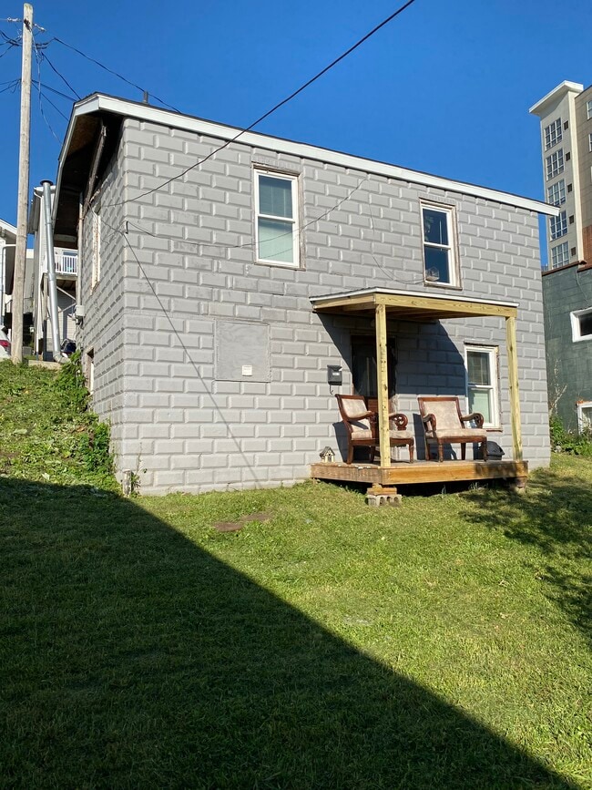304 1/2 Grant Ave in Morgantown, WV - Foto de edificio - Building Photo