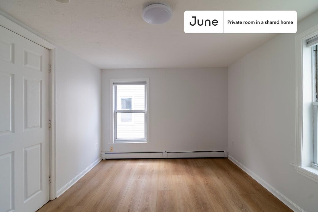 Room in Shared 4 bed/4 bath home in Cambridge, MA - Building Photo