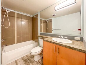 5650 24th Ave NW in Seattle, WA - Building Photo - Building Photo