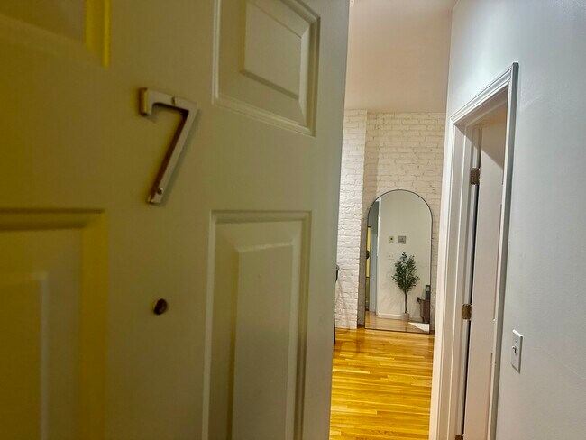 6 Cleveland Pl in Boston, MA - Building Photo - Building Photo