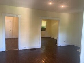 21 Clinton Springs Ln in Cincinnati, OH - Building Photo - Building Photo