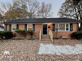 6600 Barrington Dr in Charlotte, NC - Building Photo