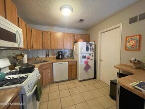 57 Frontier Way in Tinton Falls, NJ - Building Photo - Building Photo