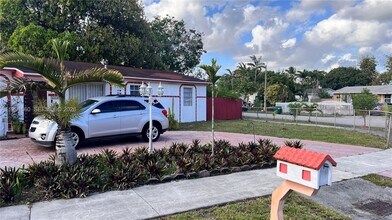 4443 NW 179th Terrace in Miami Gardens, FL - Building Photo - Building Photo