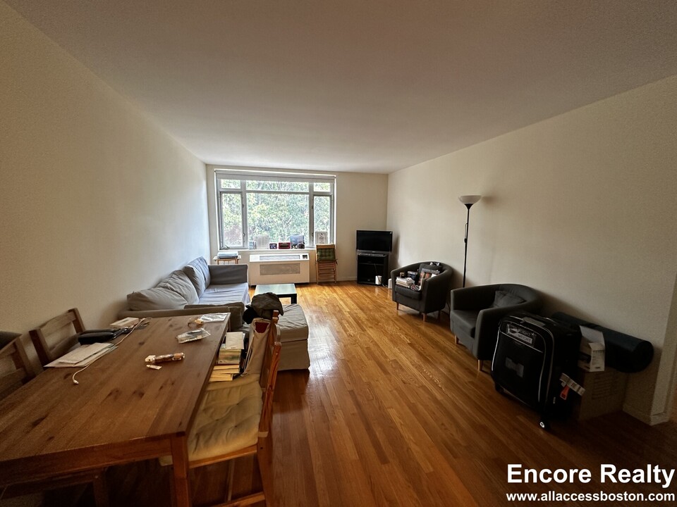 42 Vernon St, Unit #35 - 412 in Brookline, MA - Building Photo