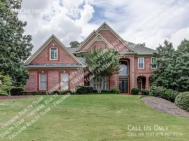 property at 704 Cheswich Overlook SE