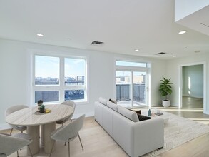 301 Border St, Unit 508 in Boston, MA - Building Photo - Building Photo