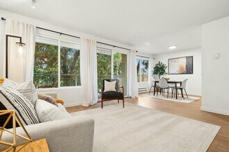 1311 12th Ave S, Unit E303 in Seattle, WA - Foto de edificio - Building Photo