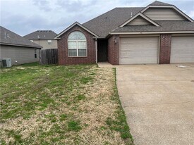 903 W Post Rd in Rogers, AR - Building Photo