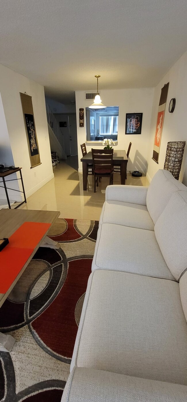 9367 Fontainebleau Blvd, Unit Fontainbleau Great Place