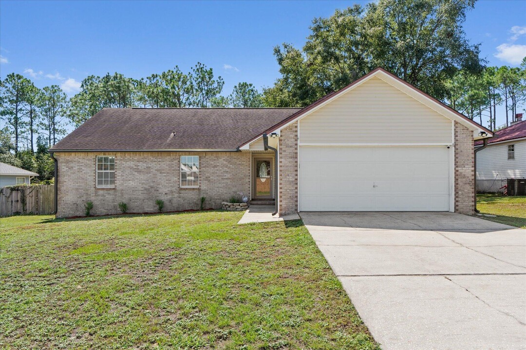 131 Nicole Ln in Crestview, FL - Building Photo