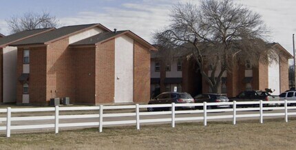 1100 Austin St in Sanger, TX - Building Photo - Building Photo