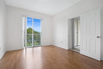 7085 Nova Dr in Davie, FL - Foto de edificio - Building Photo