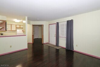 153 Cortland Ln in Bedminster, NJ - Foto de edificio - Building Photo