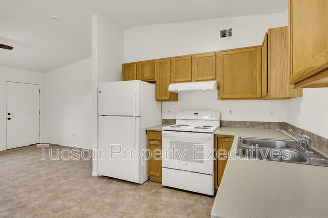 2666 N Winstel Blvd in Tucson, AZ - Building Photo - Building Photo