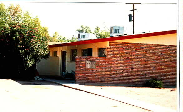 26-34 42 50 W 7th St in Mesa, AZ - Building Photo