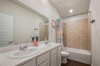 4008 Spur Trail Dr in Denton, TX - Building Photo - Building Photo