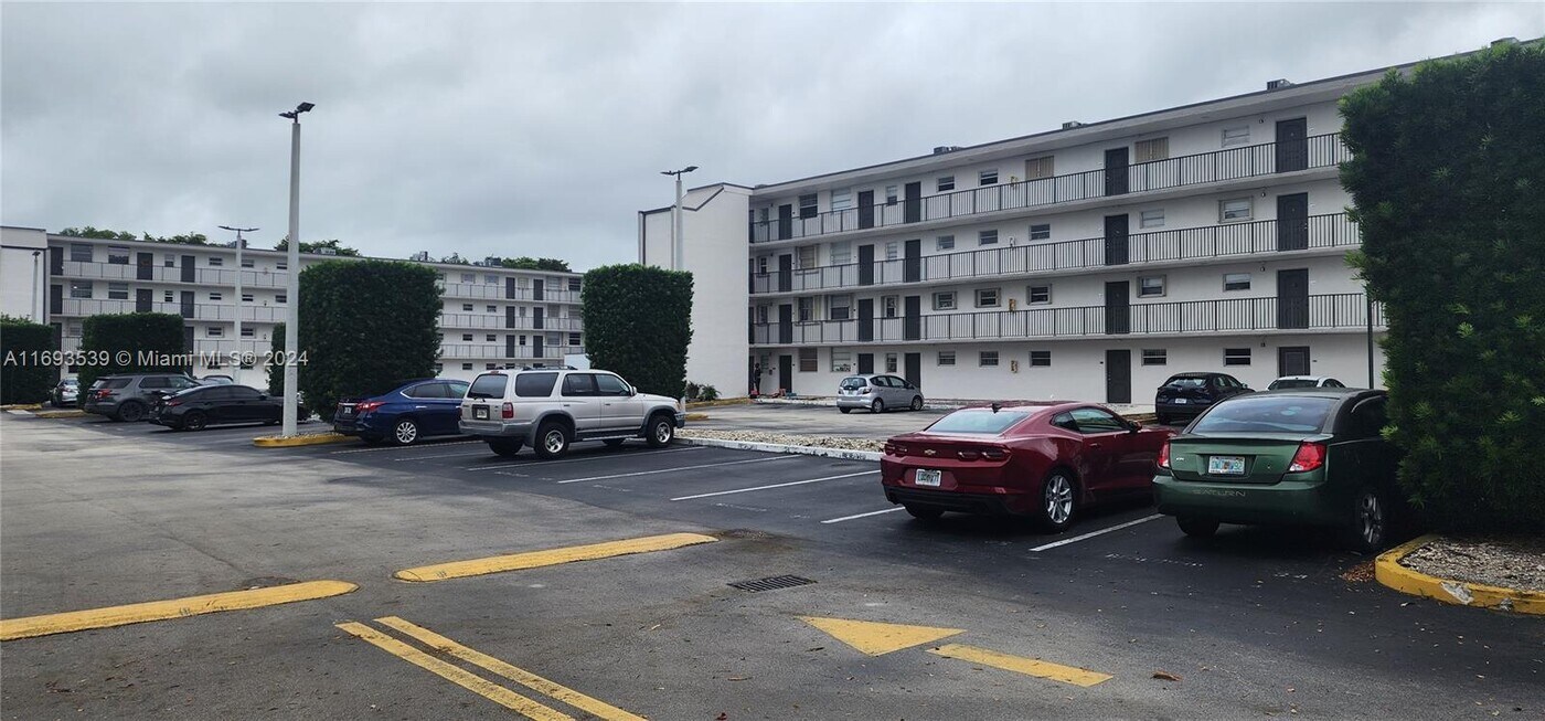 14140 SW 84th St-Unit -103-H in Miami, FL - Building Photo