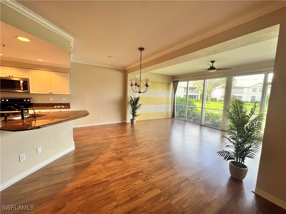 7756 Gardner Dr in Naples, FL - Foto de edificio