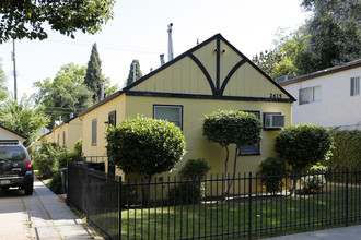 2615 E St in Sacramento, CA - Foto de edificio - Building Photo