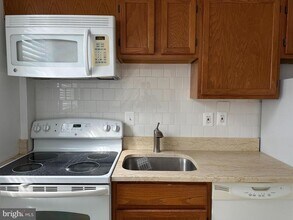 1816 Queens Ln in Arlington, VA - Building Photo - Building Photo