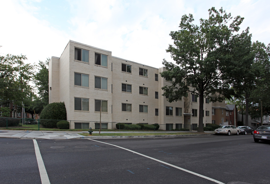 Fairlawn Gardens in Washington, DC - Building Photo