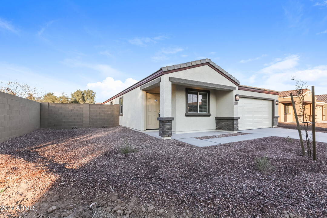 9092 S 254th Dr in Buckeye, AZ - Building Photo